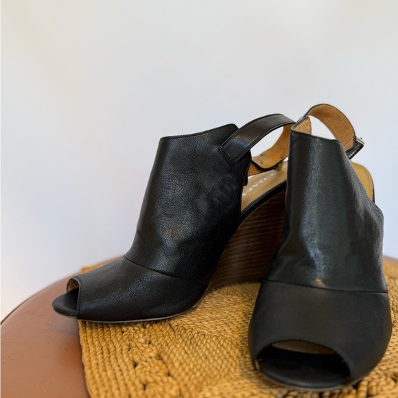 Coach Black Leather Peep Toe Slingback Wedge Sandals Size 8.5 - Picture 6 of 9
